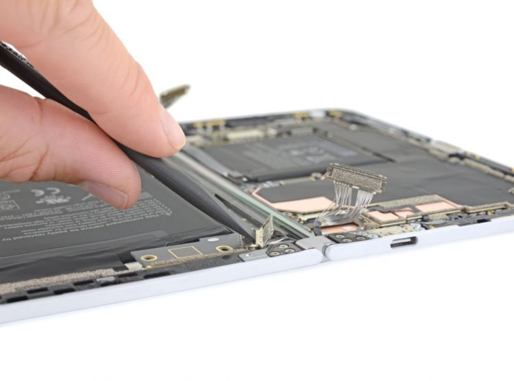 Le Surface Duo est difficilement réparable selon iFixit (sauf ses écrans)